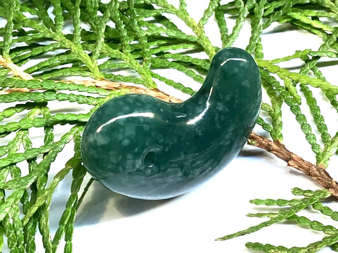 ✳翡翠製御守り 濃厚青緑色 鑑別書付　糸魚川翡翠*入りコン沢勾玉　鑑別書付の本物