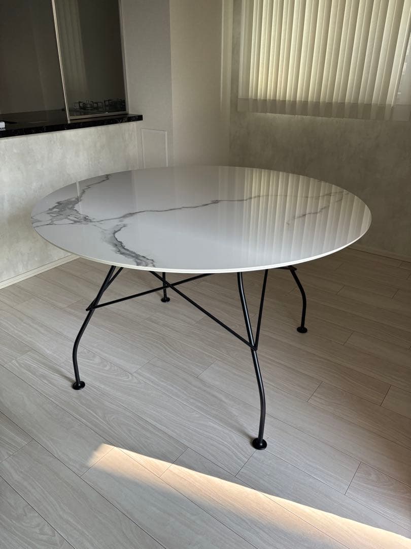 Kartell Glossy 円形テーブル