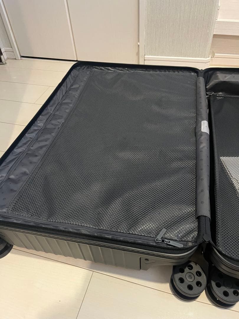 リモワ　キャリーケース　新品未使用　スーツケース