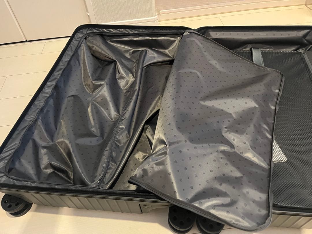 リモワ　キャリーケース　新品未使用　スーツケース