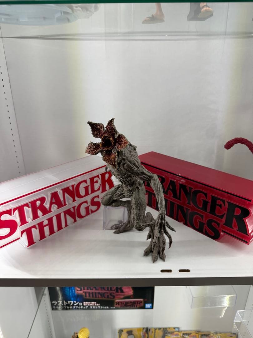 ストレンジャーシングス　一番くじ　デモゴルゴン　ロゴフィギュア