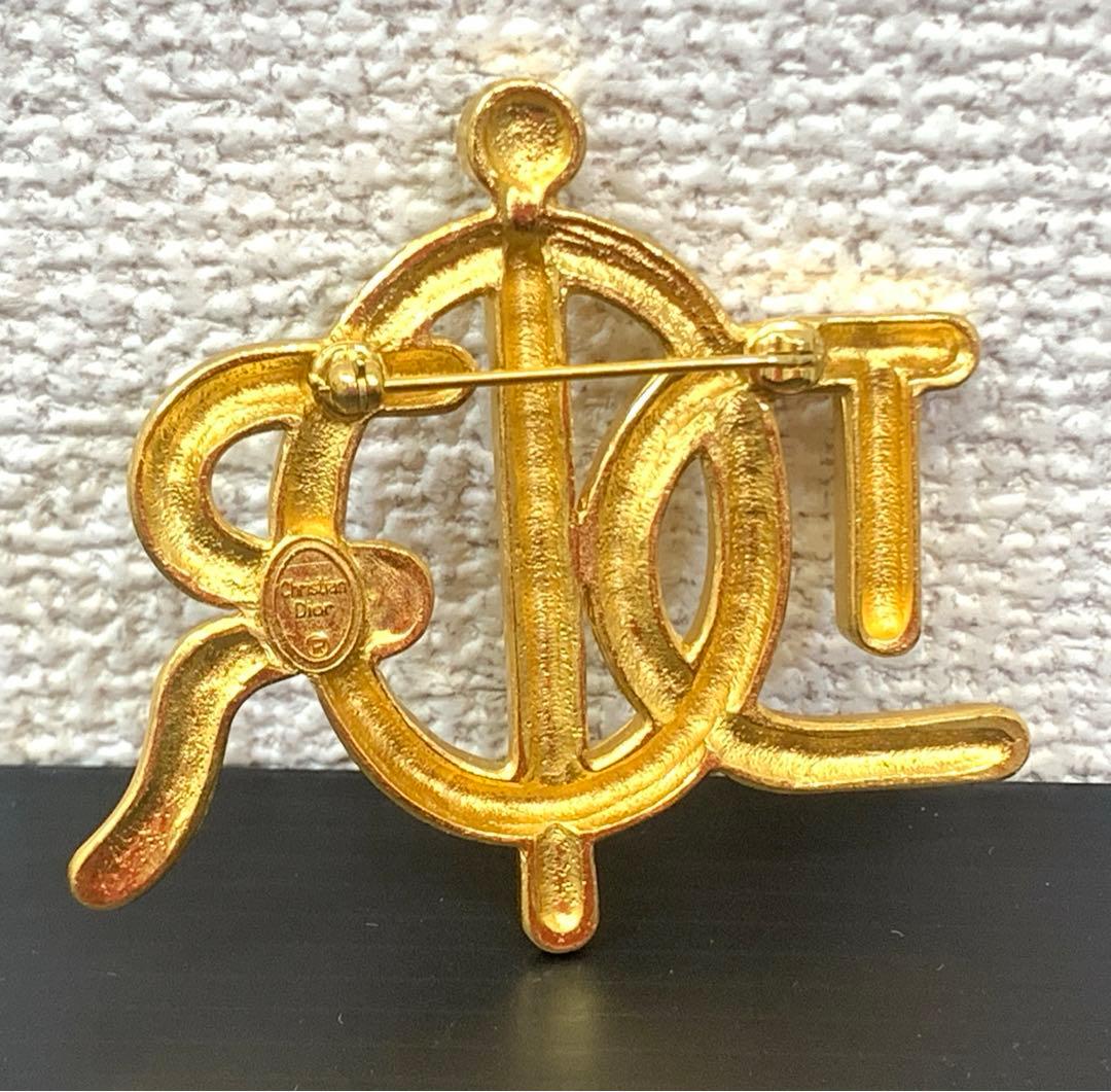 DIOR ディオール ブローチ ストーン アクセサリー ロゴ エンブレム