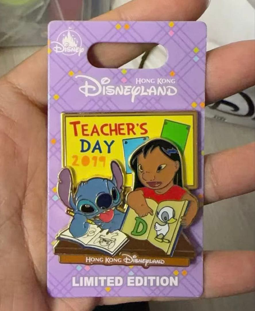 香港ディズニーランド正規品　限数600 教室の日　スティッチ