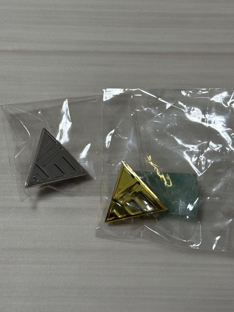 ダンガンロンパ 校章 ピンバッジ 赤松楓 2点セット