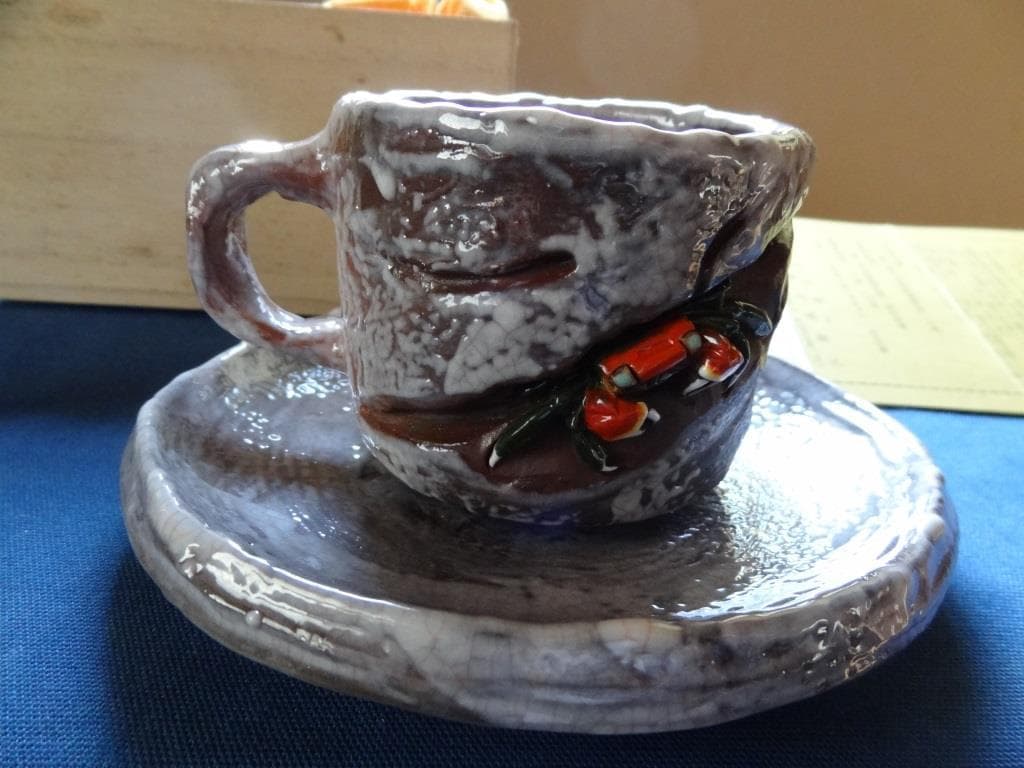 楽山焼　細密天神蟹彫　コーヒカップ＆ソーサー　共箱　水月焼　二六焼