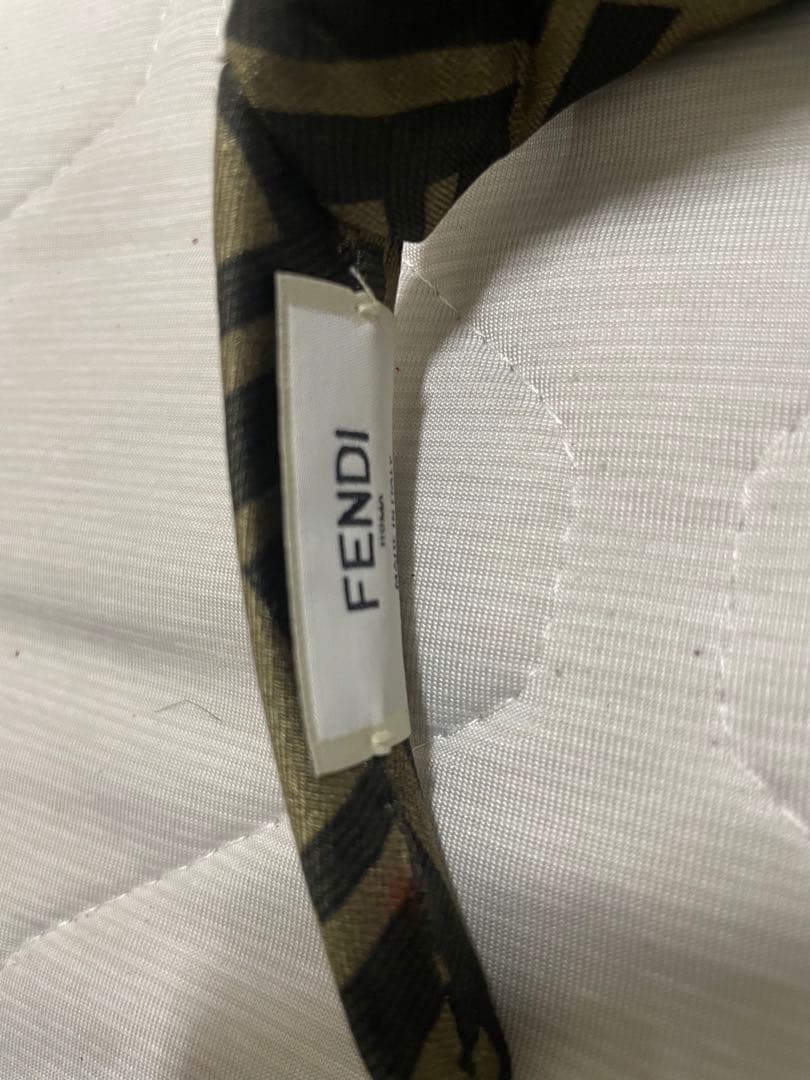 fendi カチューシャ　ヘアバンド　フェンディ