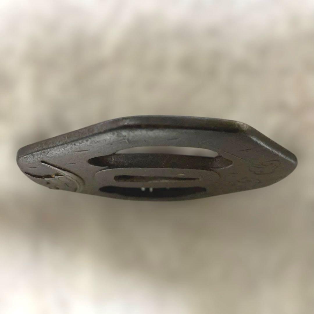 B-18 鍔　つば　木箱付き　武具　刀装具　鉄製　装飾品　日本刀　美術品　工芸品
