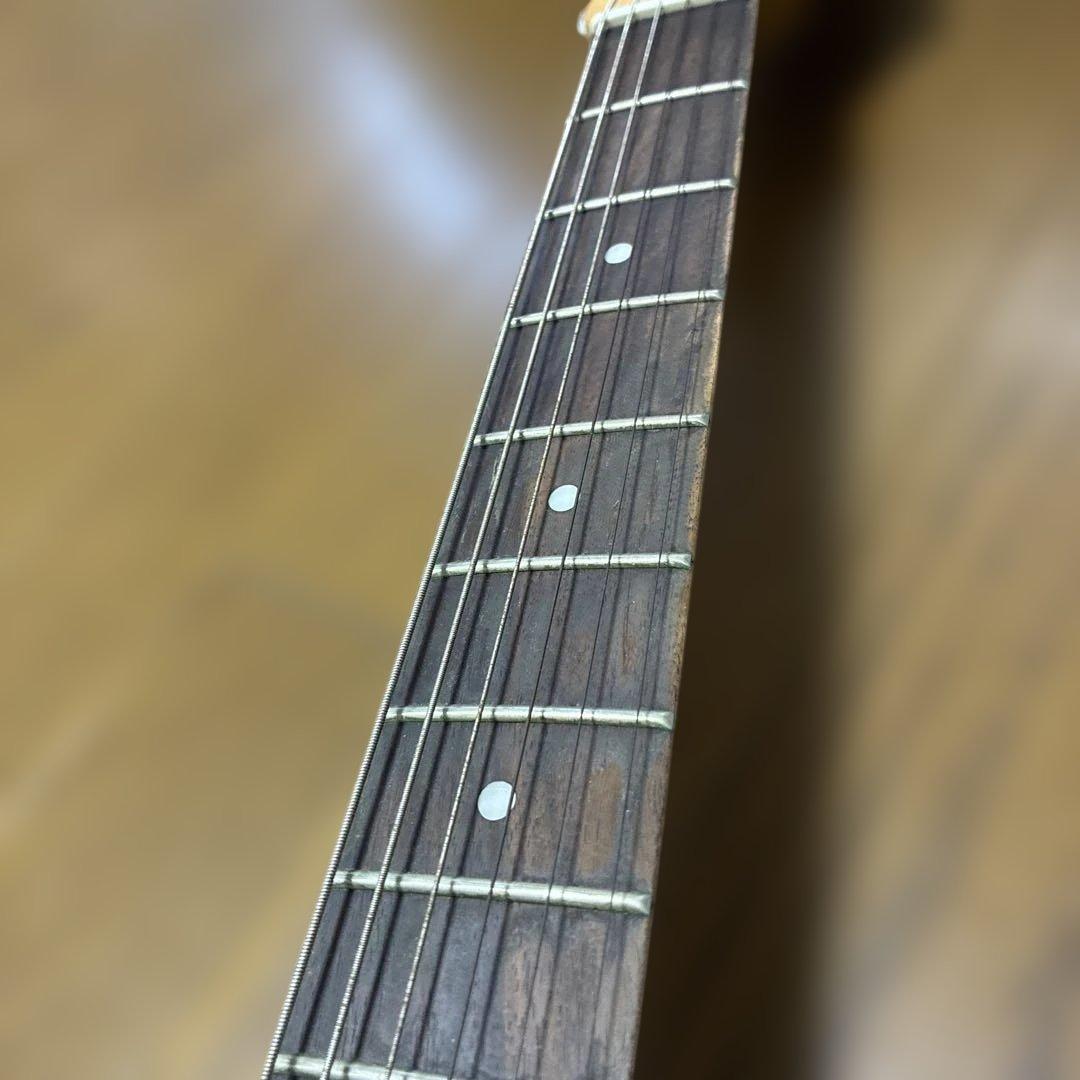 《メイビス》エレキギター　ピック入り付き　動作確認済み