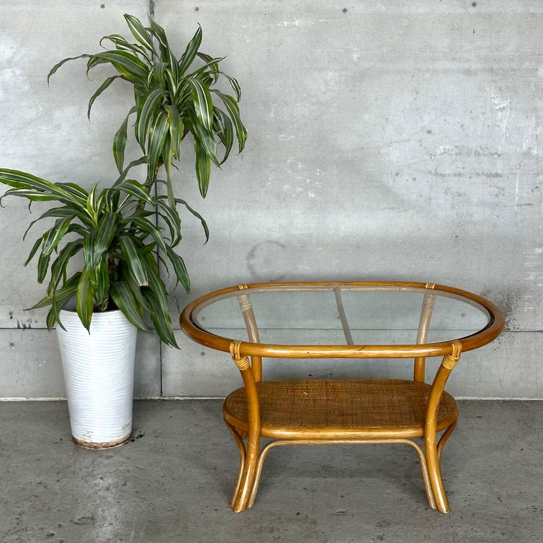 「ラタン×ガラスの美曲線！天然素材ローテーブル」　ガラステーブル