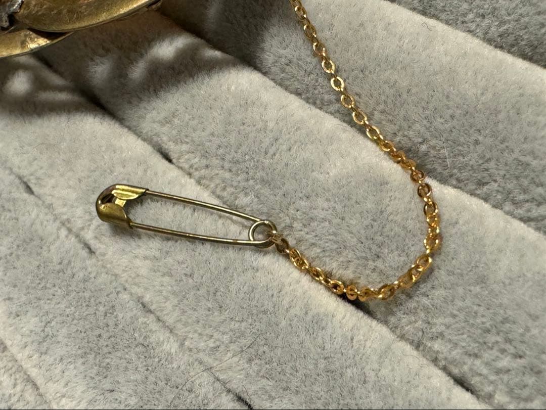 出品終了‼️アンティーク　ピンチペック枠　金色　神話柄バッカス　ブローチ　現状