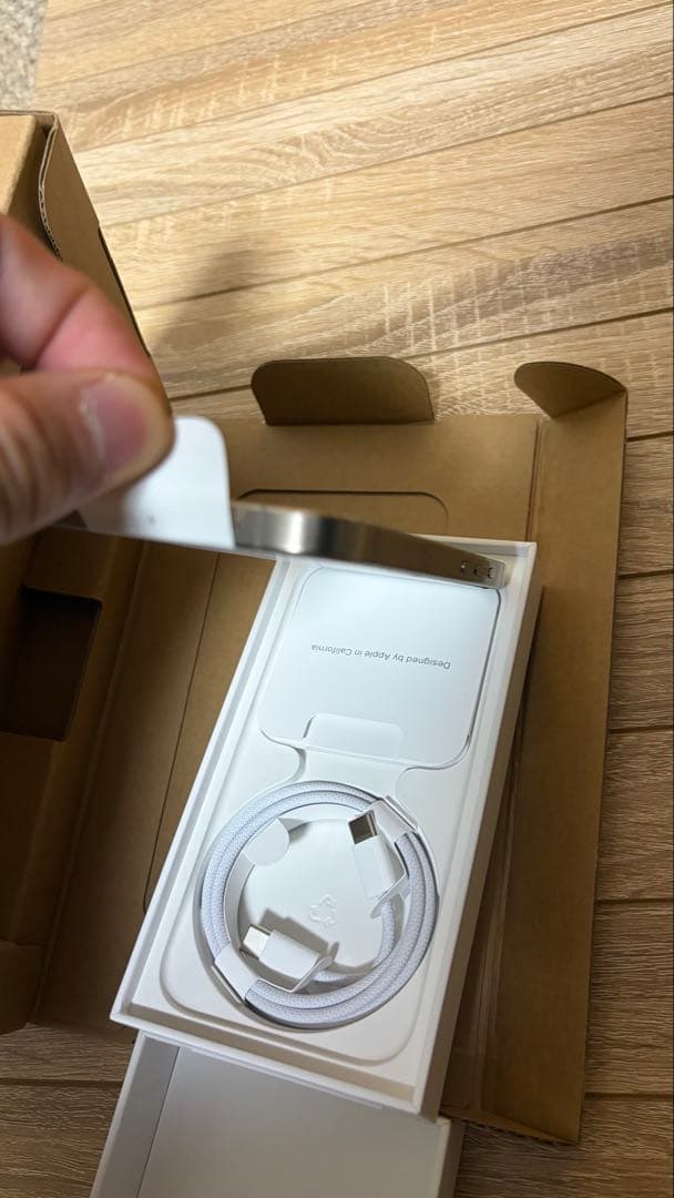 美品 iPhone15pro 256GB ナチュラルチタニウム　SIMフリー