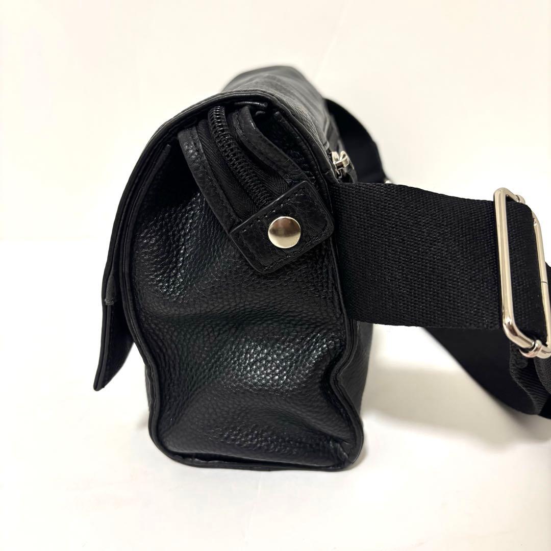 イアパピヨネ ワイドテープ ショルダーバッグ スタッズ ブラック