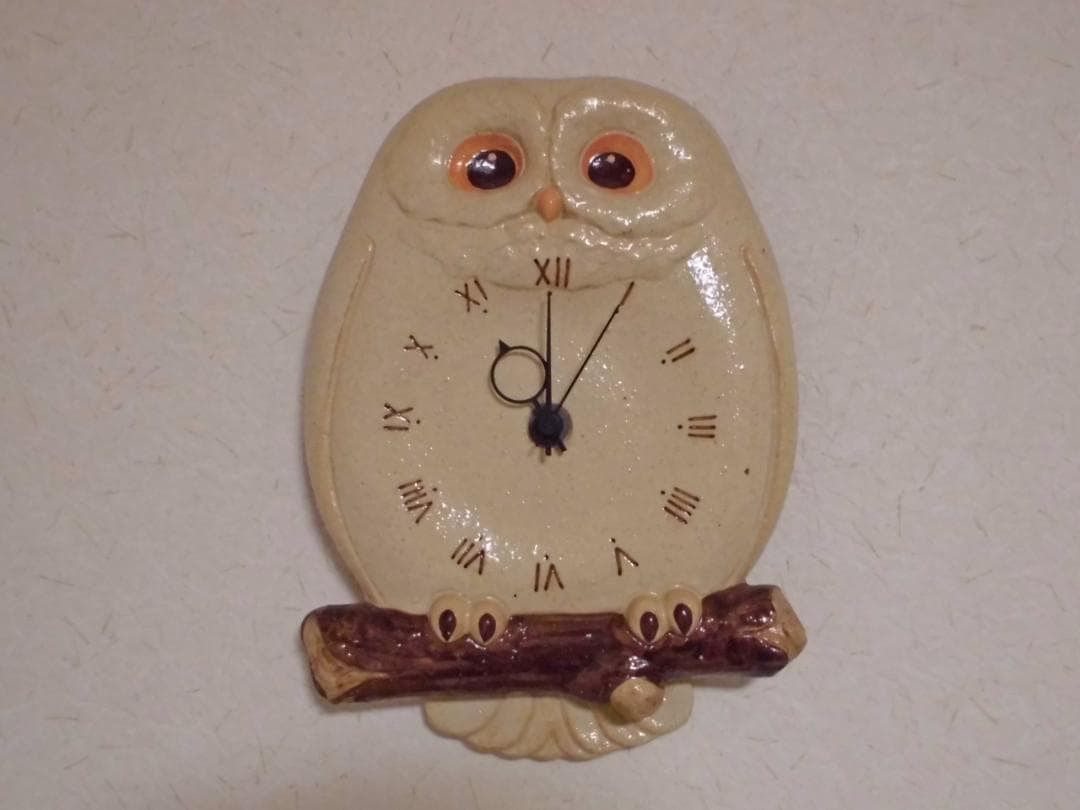 美濃焼　愛嬌のある陶器のふくろうの掛け時計　陶器のインテリア時計