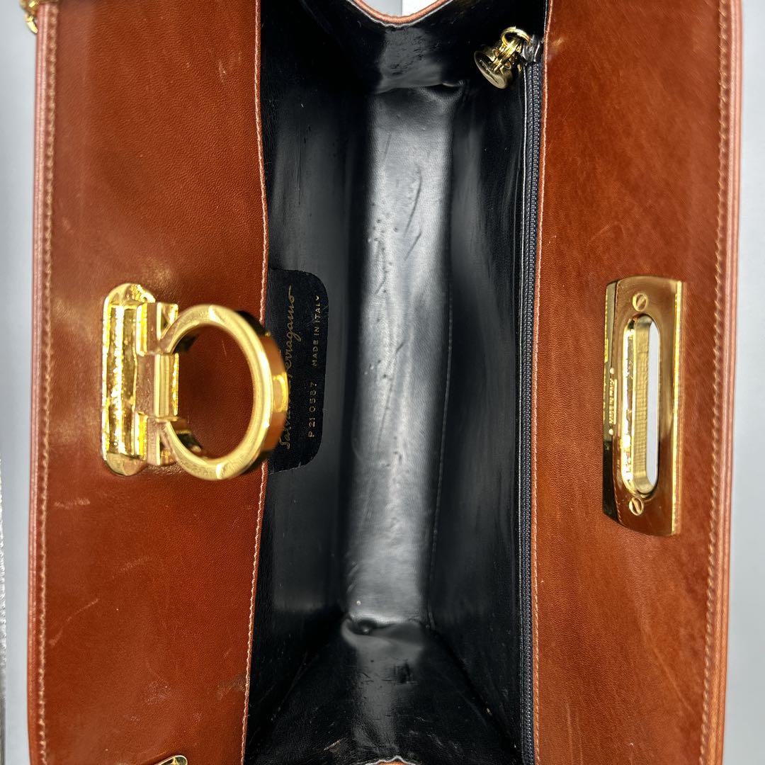 希少カラー サルヴァトーレフェラガモ ショルダーバッグ ガンチーニ チェーン