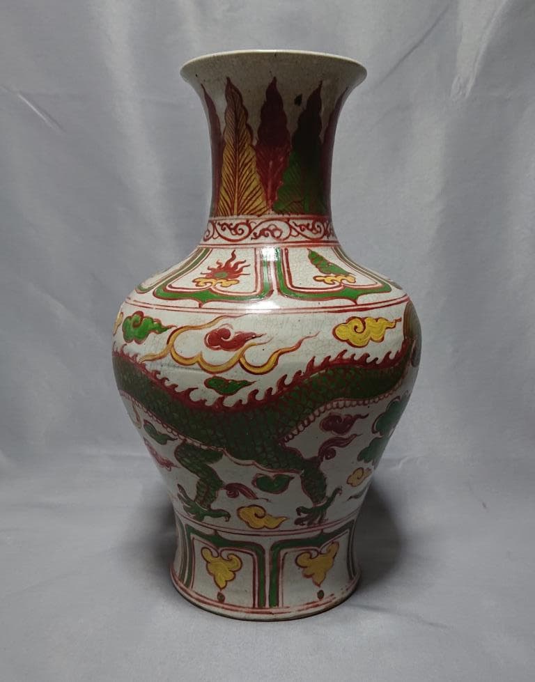 コレクター収集品　中国　明時代　五彩色絵　龍文大瓶　高さ36.8cm