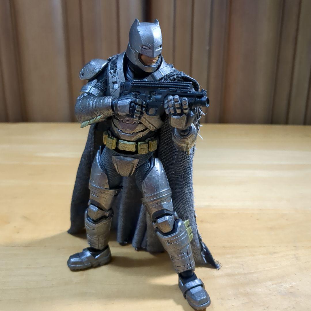 MAFEX No.023　アーマードバットマン