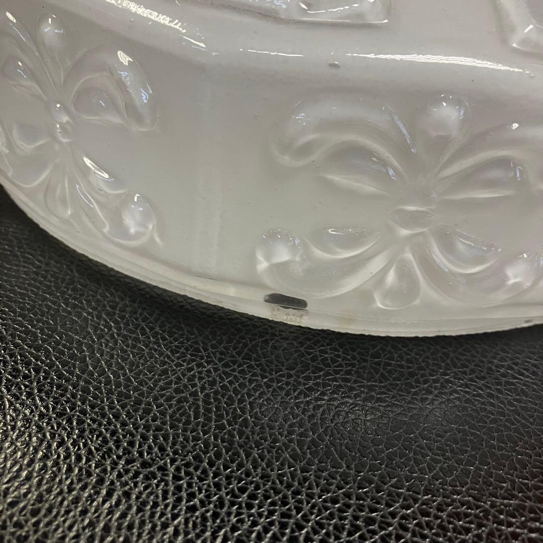 アンティーク　模様の乳白色ガラスシェード　ペンダントライト　レトロ　ミルクガラス