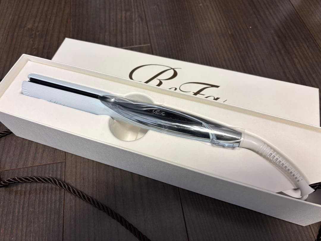 リファ　ビューテックストレートアイロン　未使用