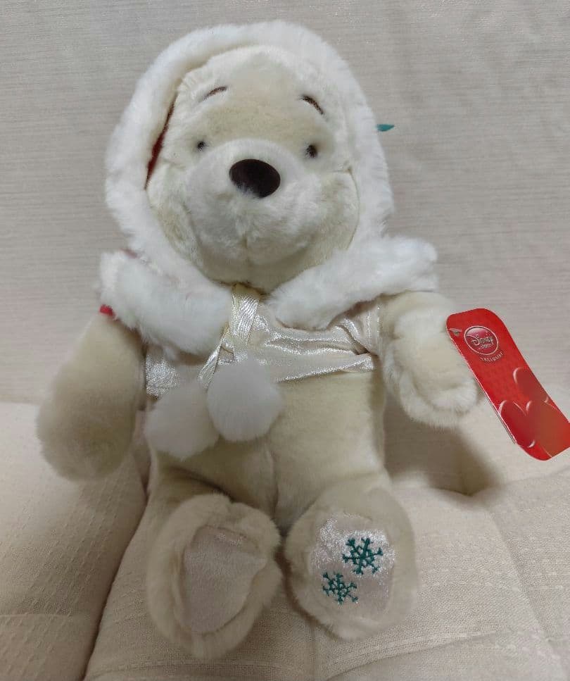 Disney Store くまのプーさん　サンタクロース　クリスマス　ぬいぐるみ