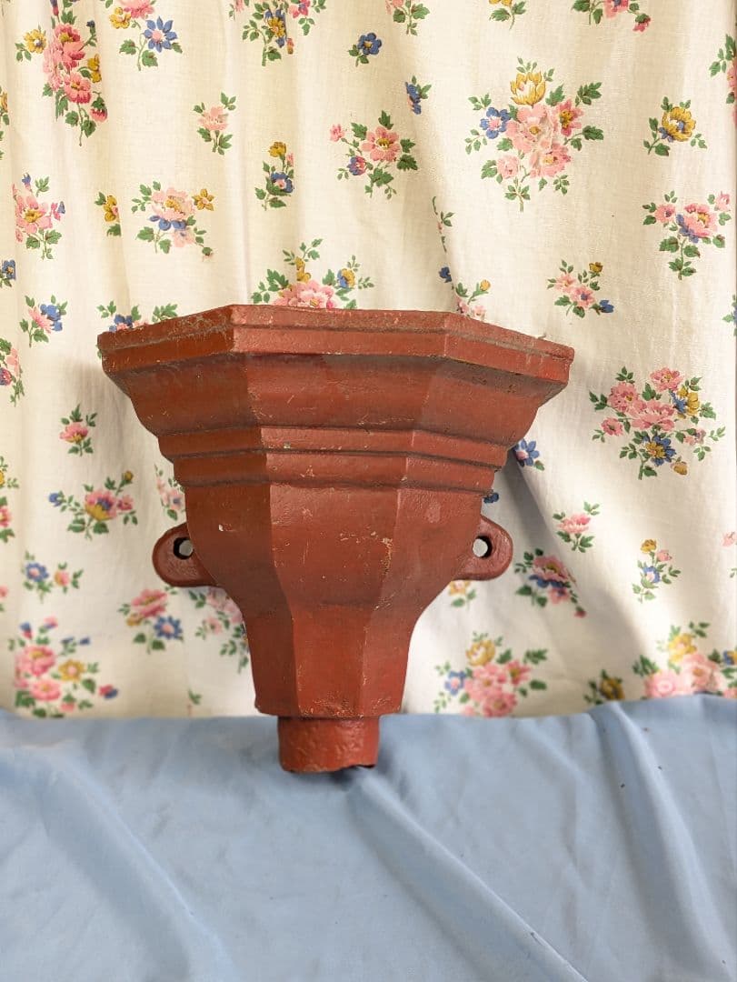 イギリス アンティーク 鉄製 壁掛けプランター 植木鉢 レンガ色