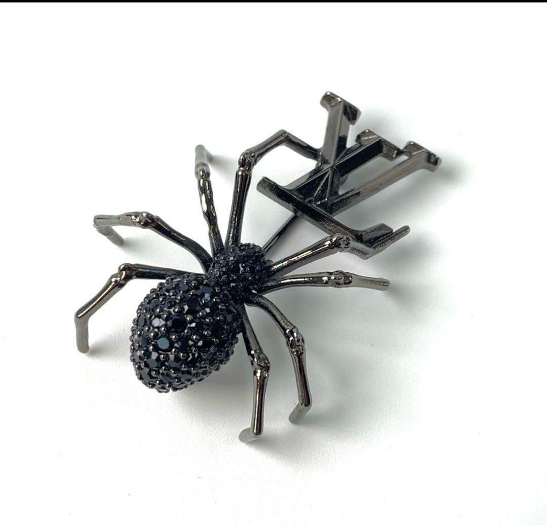 ヴィトン ブローチ くも