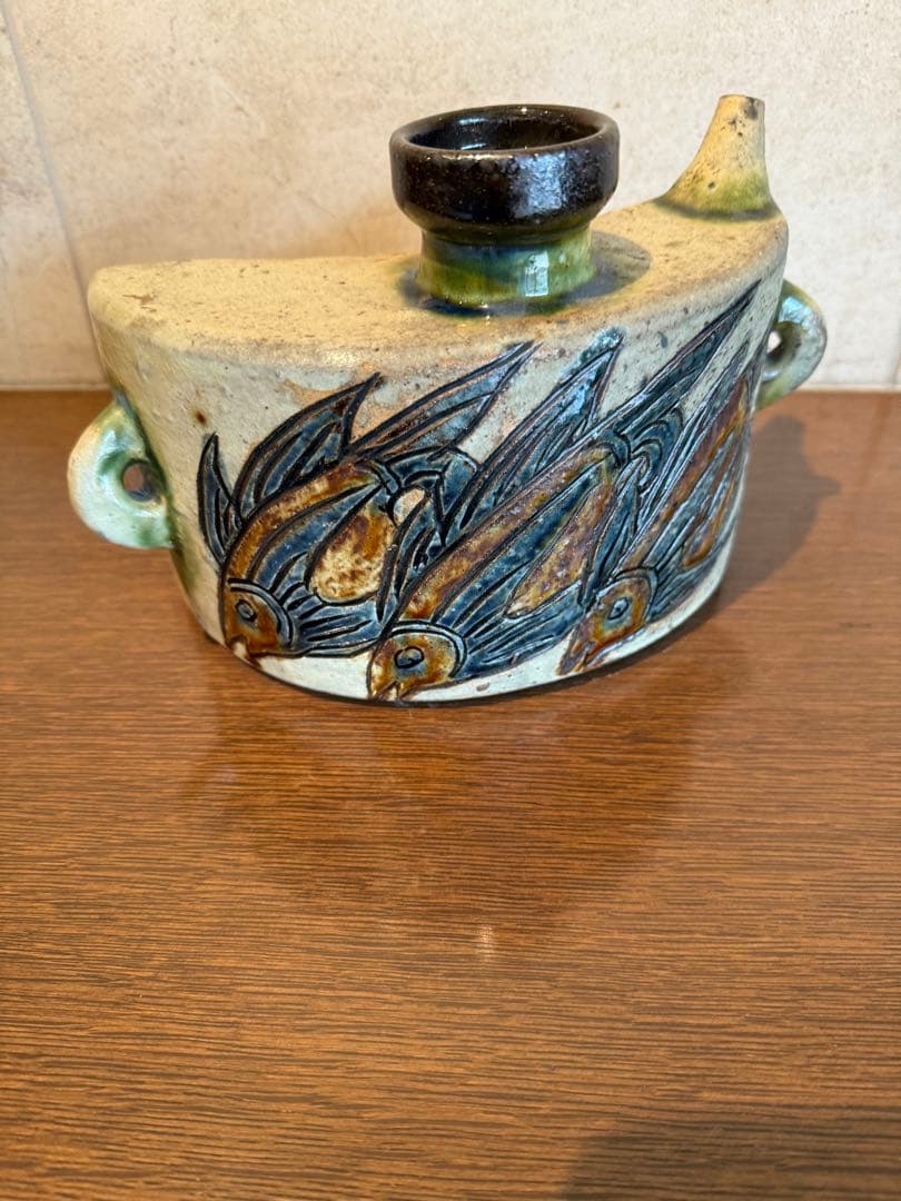 7/7まで出品　人間国宝　金城次郎　魚模様の陶器容器
