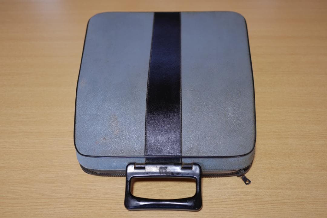 （イタリア）オリベッティ タイプライター lettera32