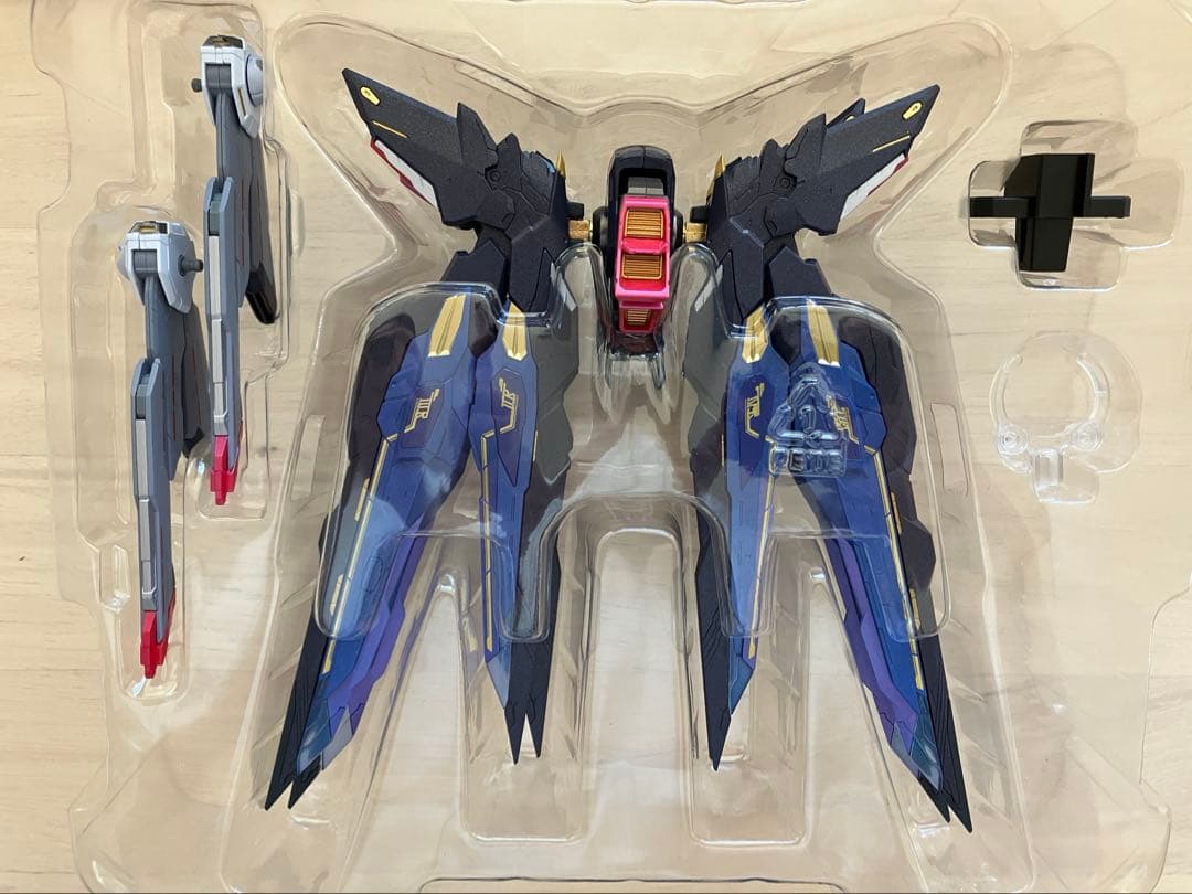 メタルビルド　ストライクフリーダム　2024 ➕光の翼 、キラ　アクスタ付き