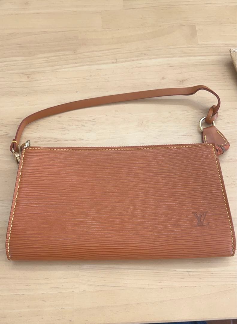 ルイヴィトンアクセソワール　エピ