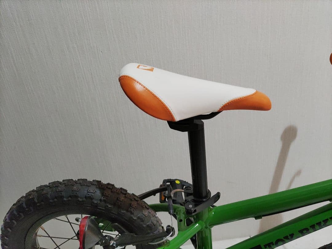 落馬の王子　ヨツバサイクル　幼児用自転車 12インチ 緑オレンジ 補助輪付