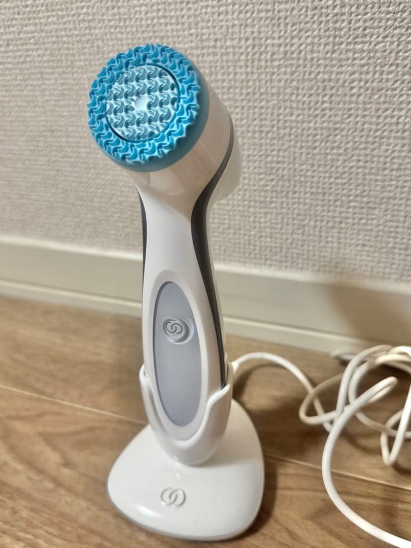 ニュースキン　ルミスパ　洗顔ブラシ ホワイトとブルー 充電器付き