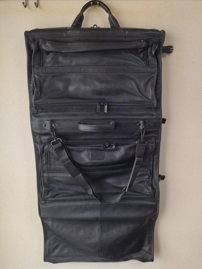 TUMI レザー ブラック ガーメントバッグ スーツ ビジネス 出張 旅行