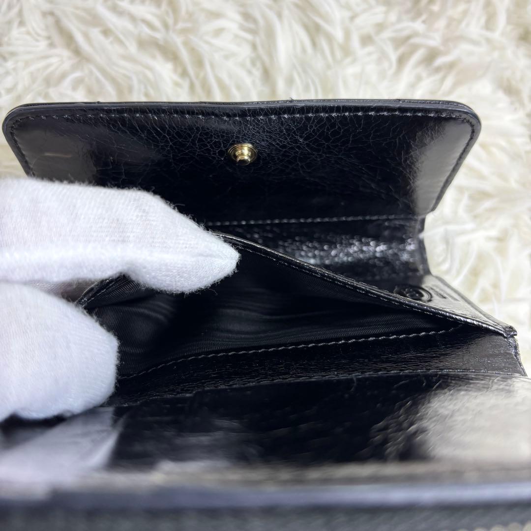 トッズ　TOD's 三つ折り財布　 キルティング　ブラック　Tロゴ