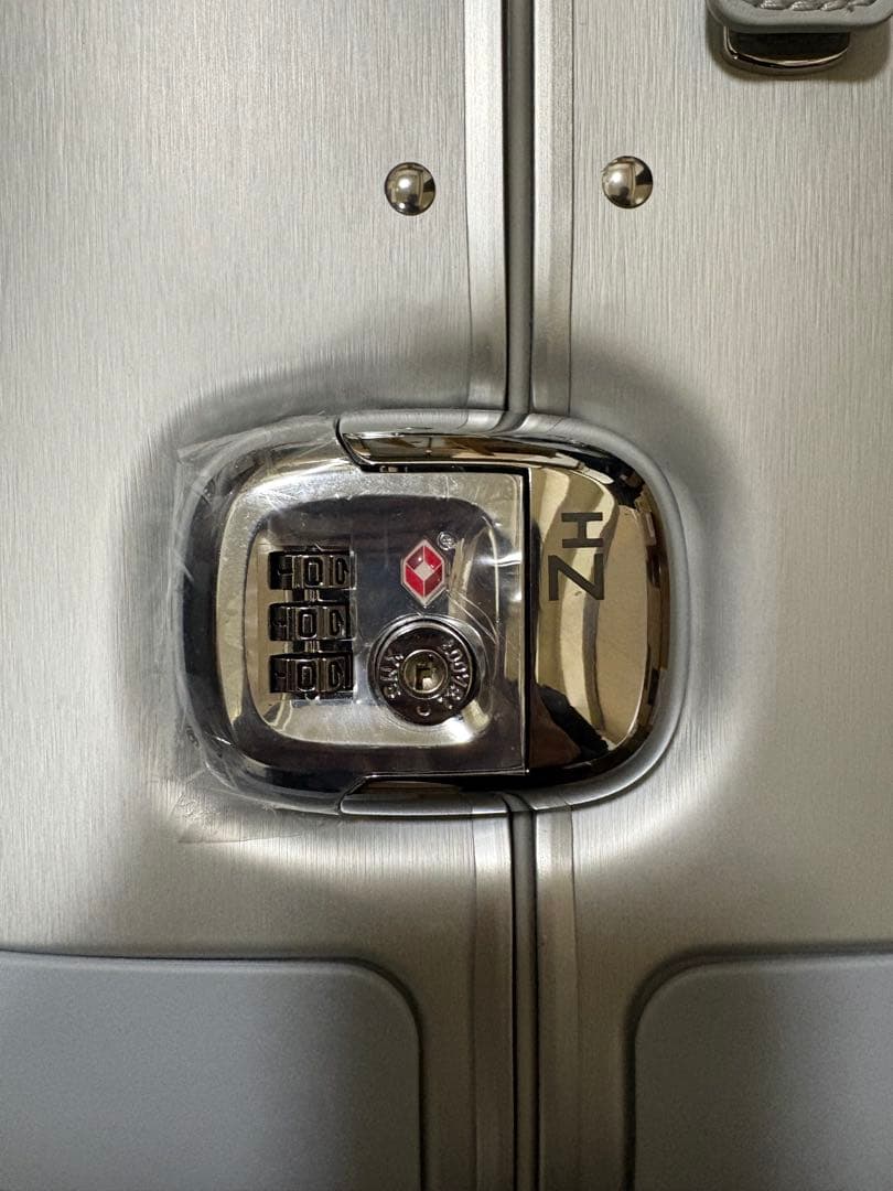 ゼロハリバートン アルミニウム PURSUIT 57L 預け入れ手荷物サイズ