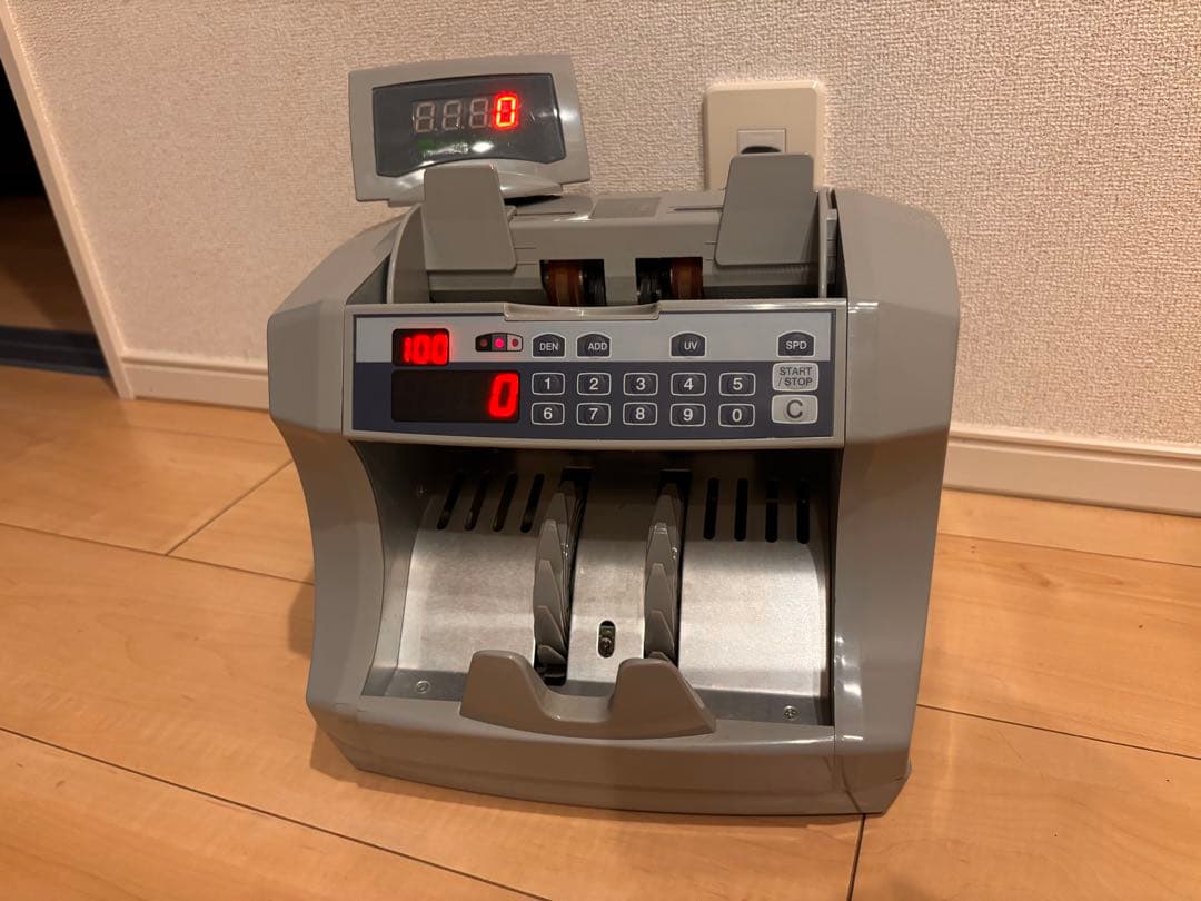 紙幣計数機 グレー デジタル表示