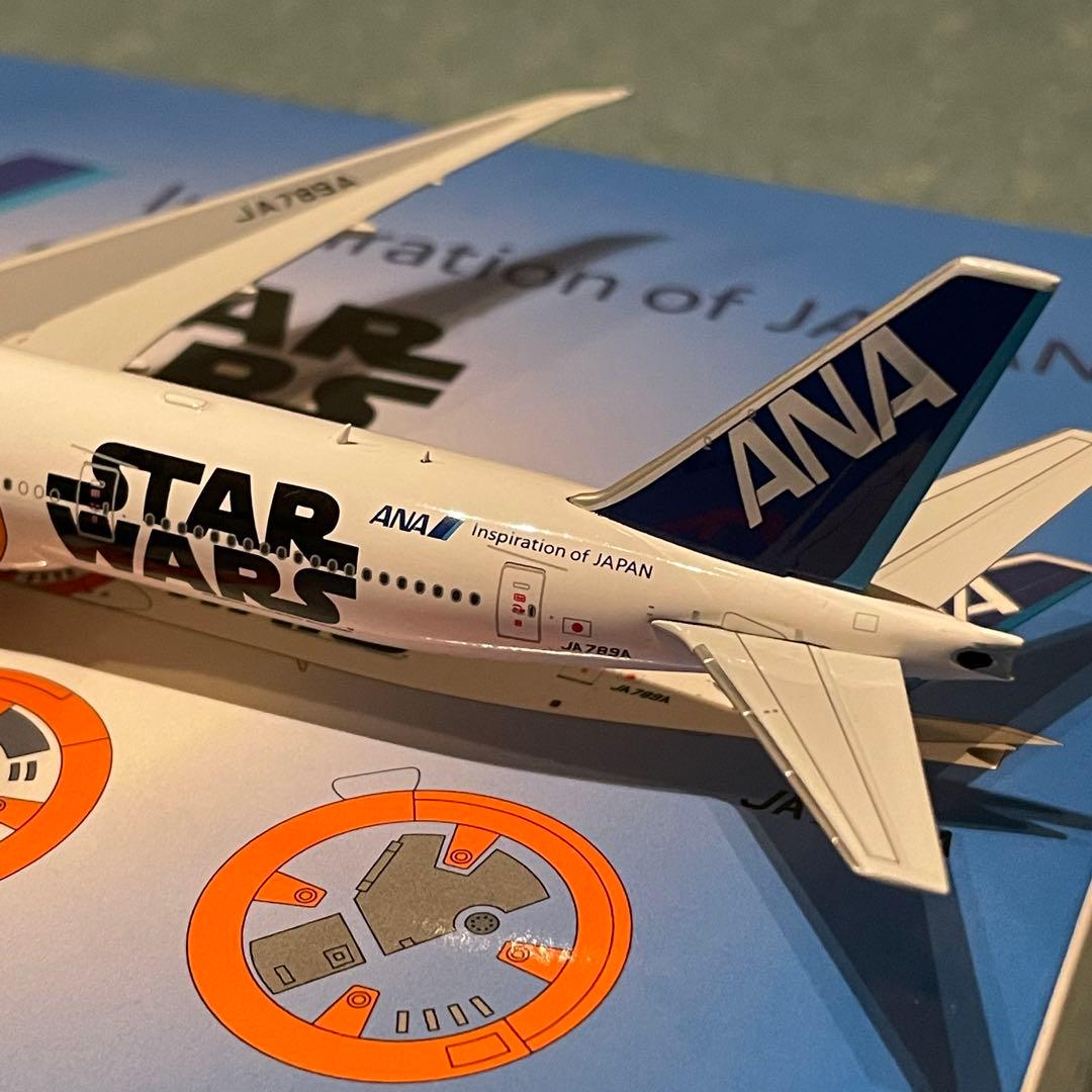 ANA 777-300ER スターウォーズ JA789A BB8 av 400