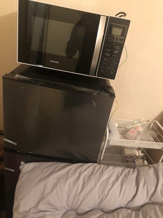 ベッド　マットレス　冷蔵庫　電子レンジ　机タンス　一色