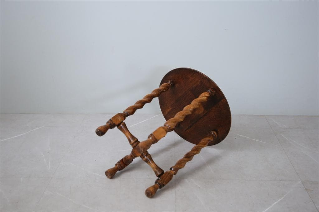 英国アンティーク木製ワインテーブル/サイドテーブル/丸机/飾り棚(90-99)