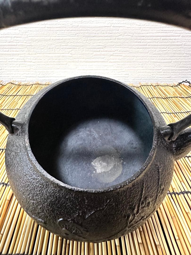 未使用品　南部虎山工房造　１０型梅文様　南部鉄瓶　Mona mama様　売約済み