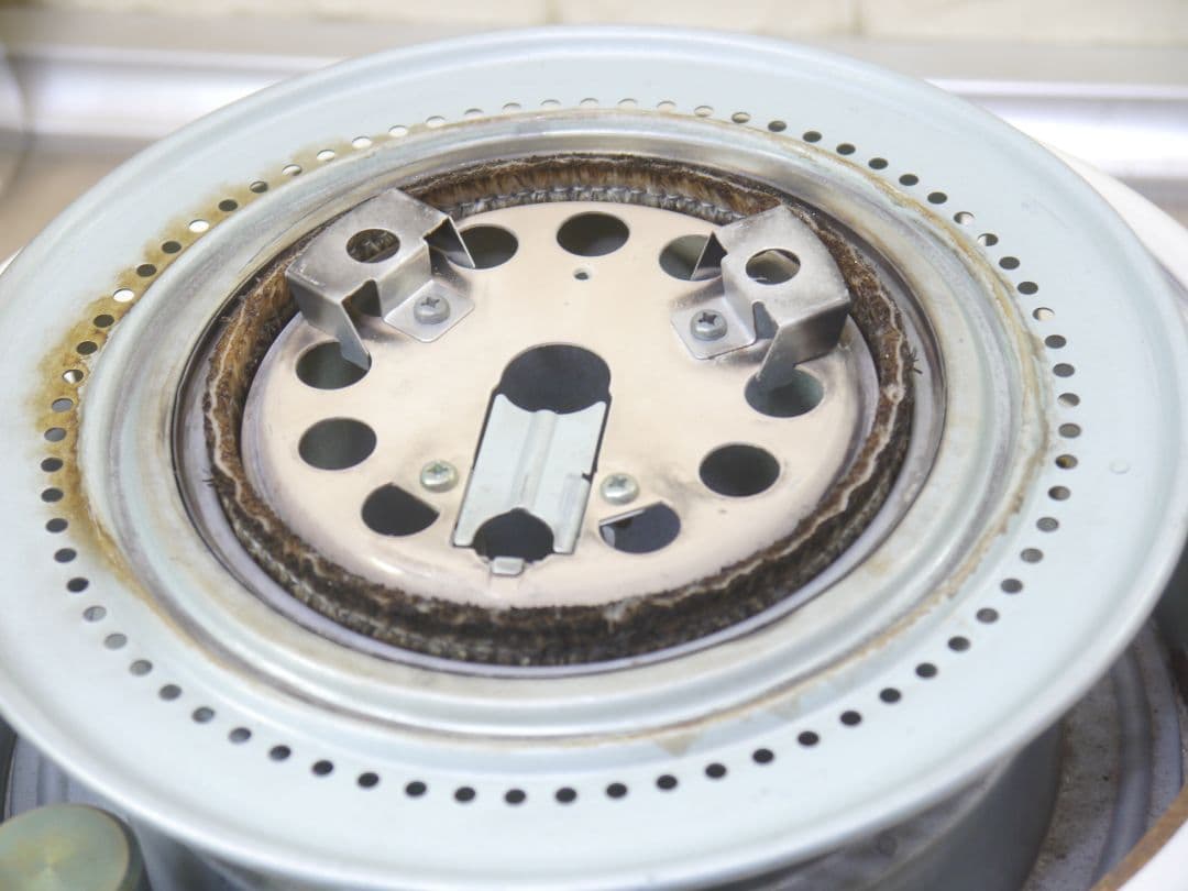 送料無料◆2013年。コロナ　石油ストーブ ホワイト 安全ガード付き