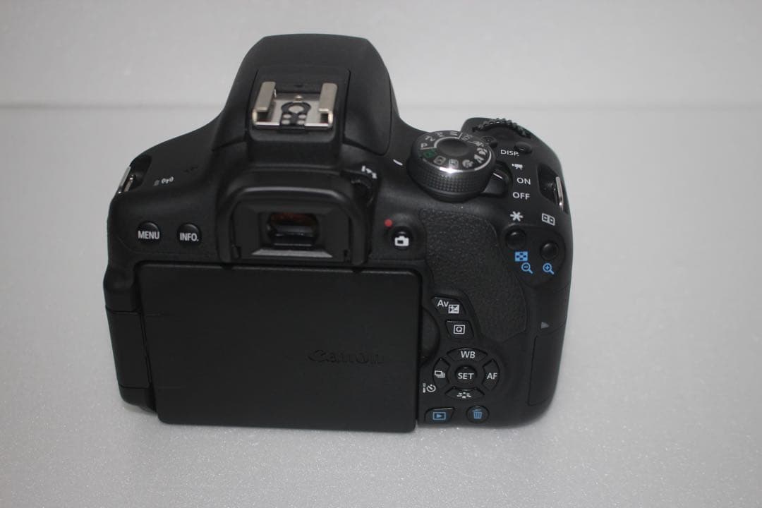 極上品☆canon kiss x8i標準&望遠&単焦点トリプルレンズセット