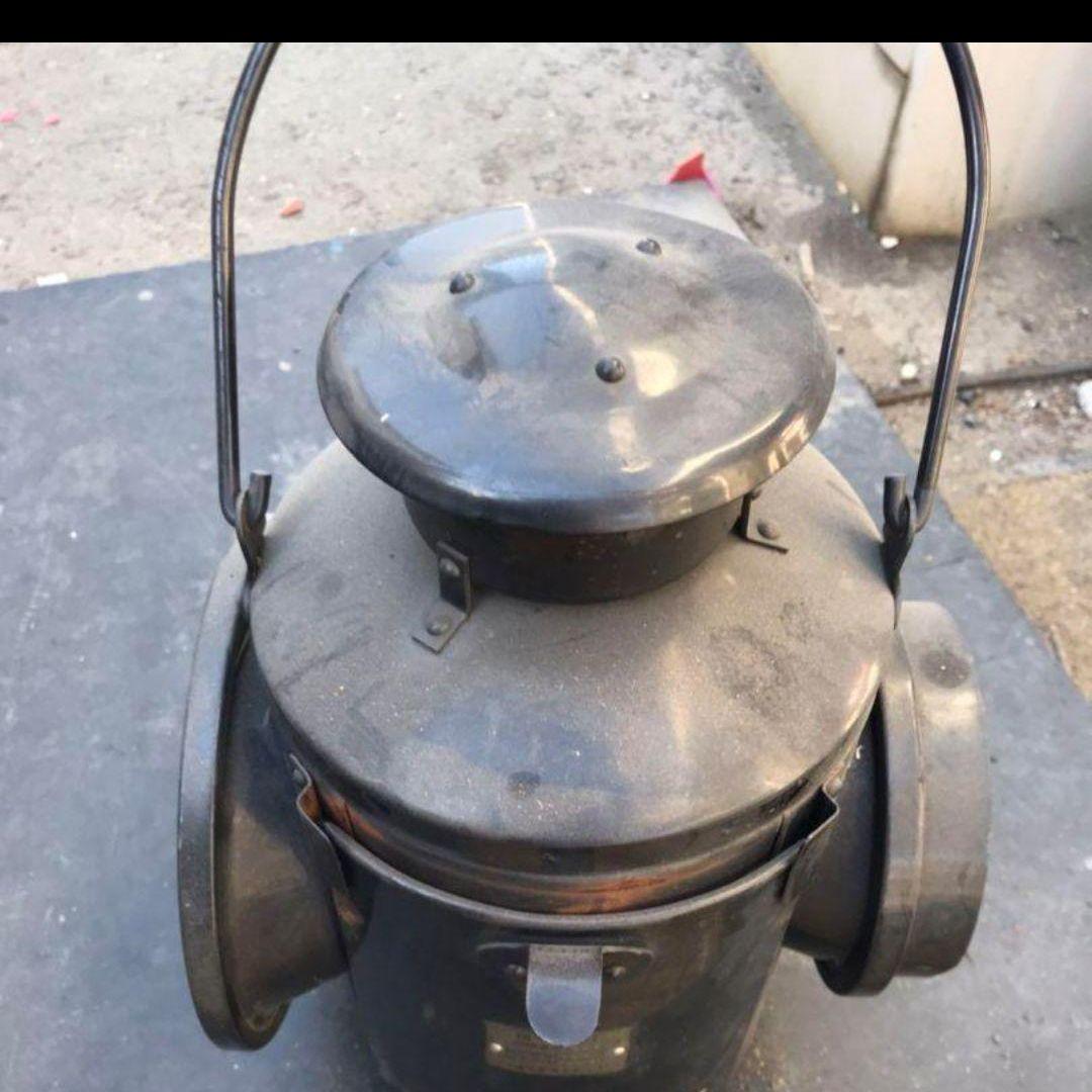 小糸工業株式会社製信号灯