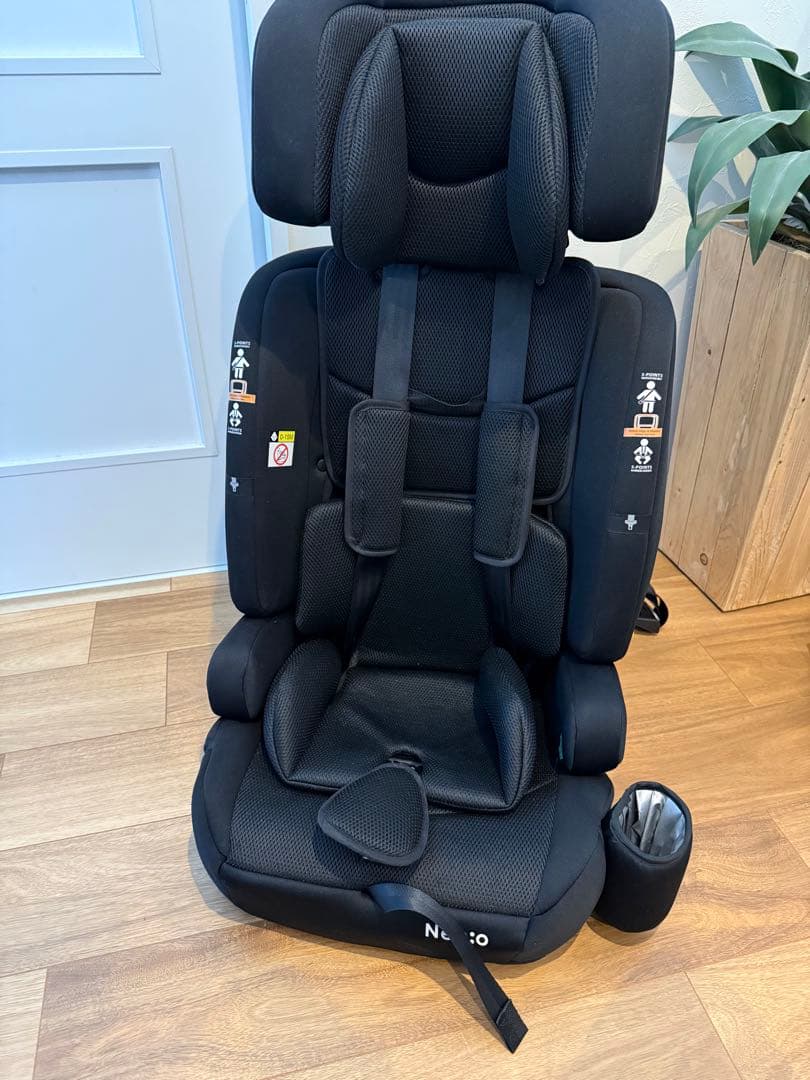 ネビオ　ポップピット ブラック ジュニアシート