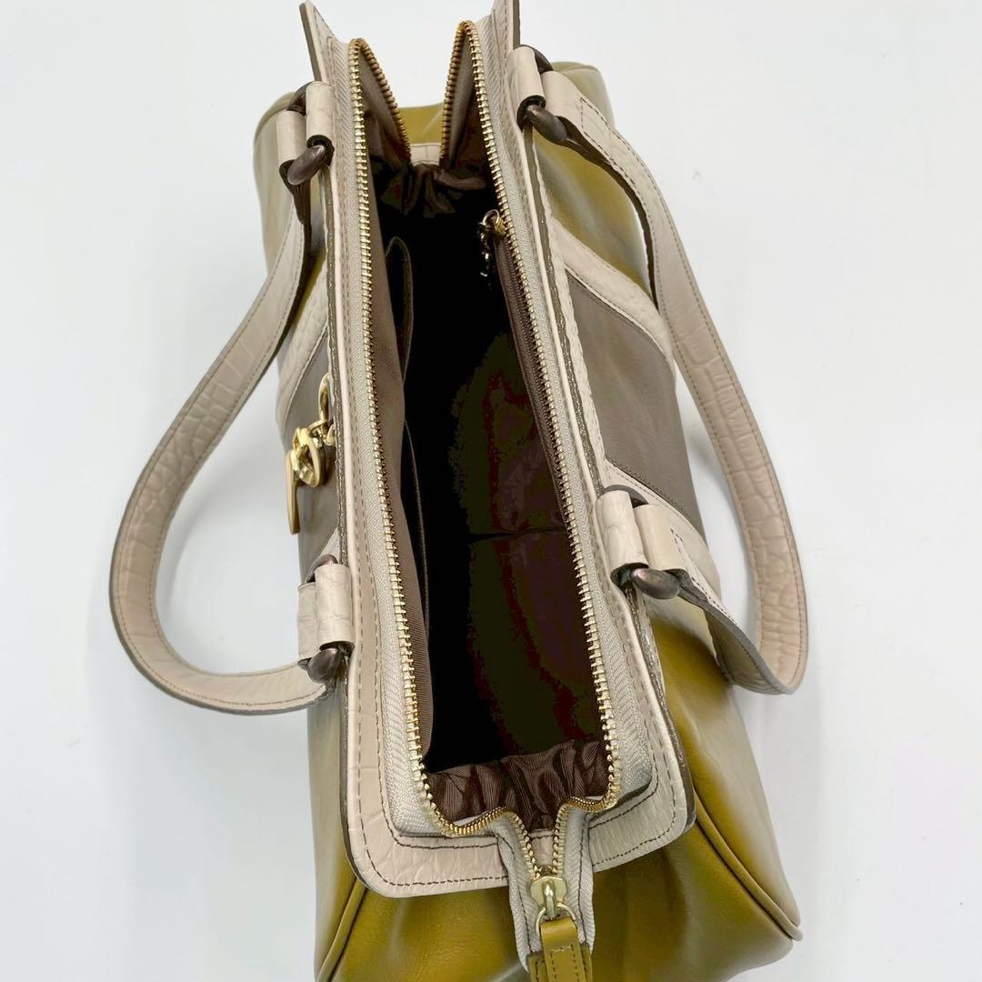 極美品　ロベルタディカメリーノ　ロベルタクラシック　レザーハンドバッグ　イエロー