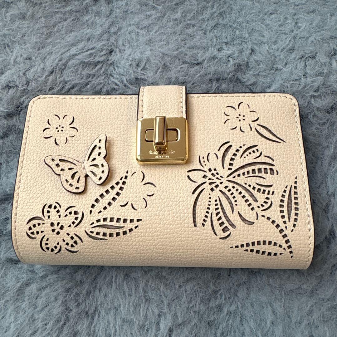 kate spade 花と蝶カットアウト財布　モフ！