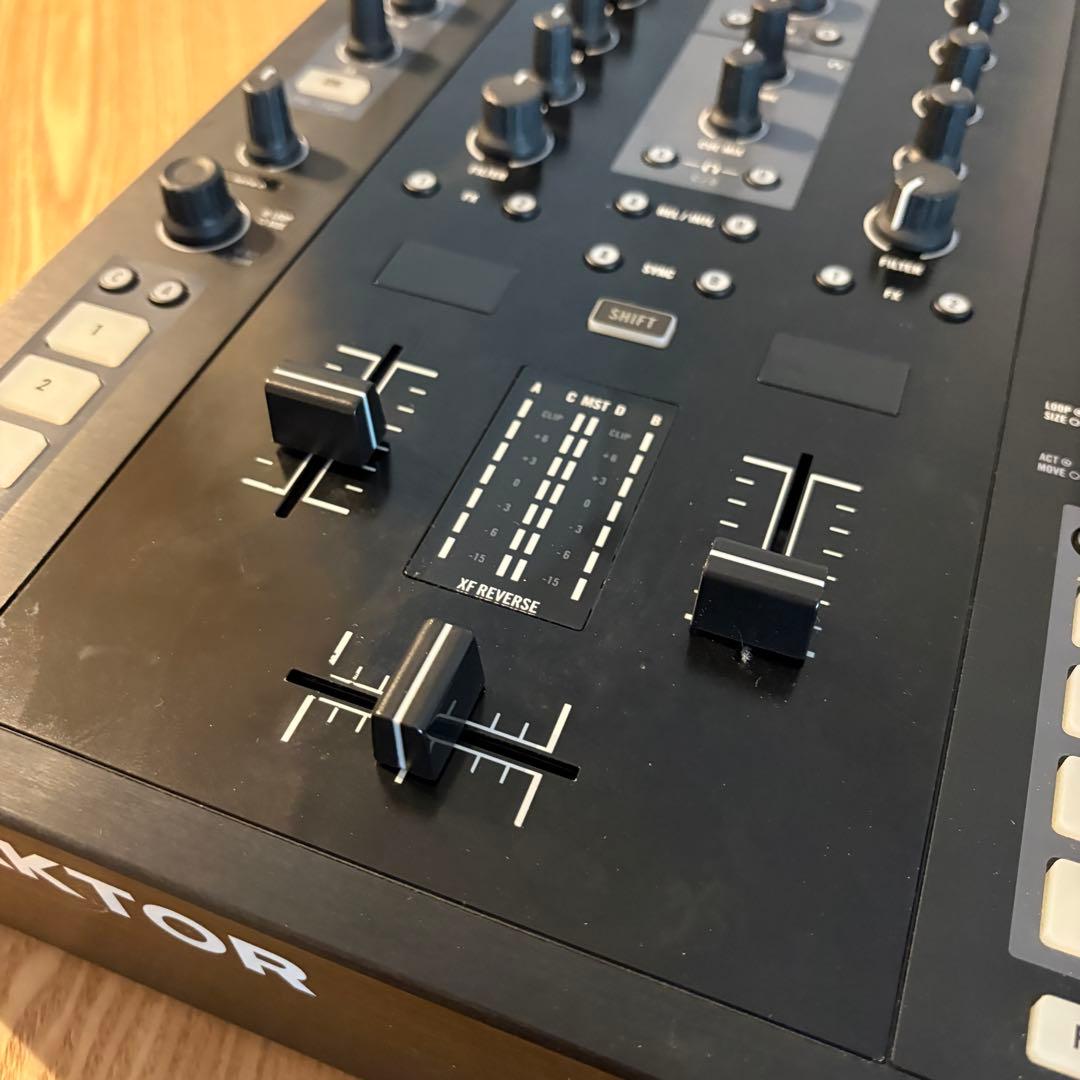 KONTROL Z2 DJミキサー