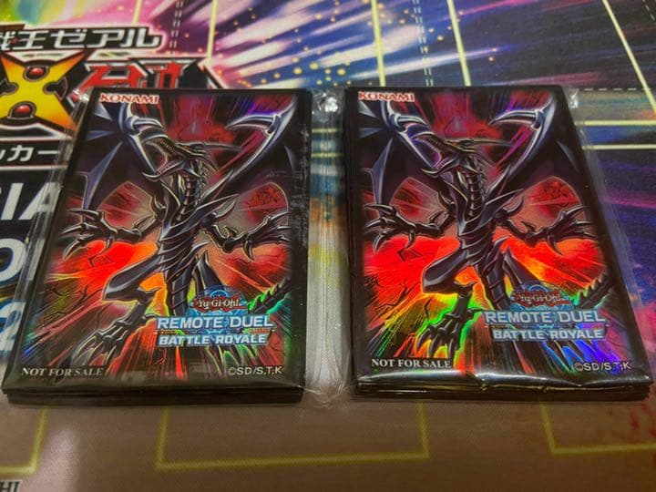 遊戯王 ブルーアイズ スリーブ 2個 真紅眼の黒竜スリーブ