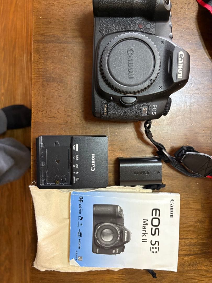 Canon EOS 5D Mark II 本体と付属品　バッテリー　充電器