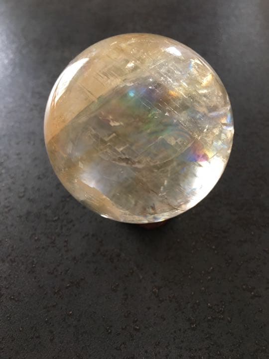 虹入り カルサイト丸玉55mm イエロー