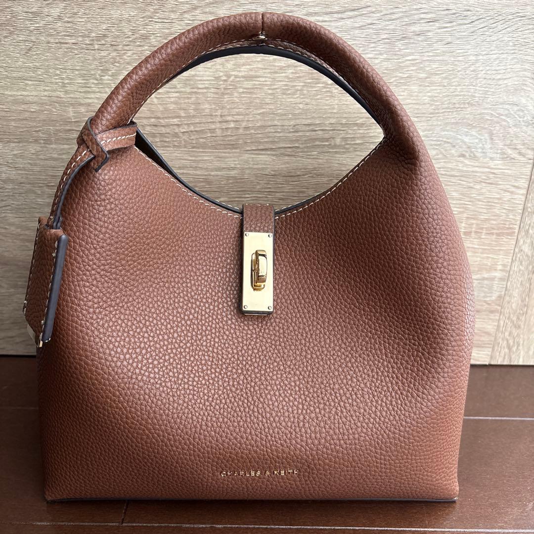 Chance チャンス メタリックアクセントバケットバッグ - チョコレート